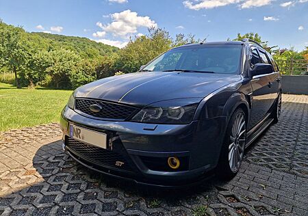 Ford Mondeo ST220