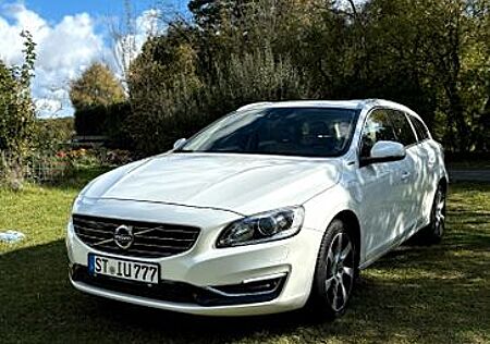 Volvo V60 D6 TWIN ENGINE Plug-in-Hybrid Momentum M...