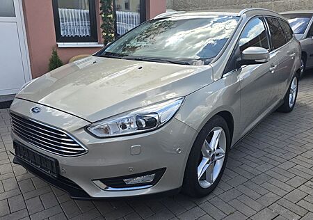 Ford Focus Turnier Titanium 1,5l AHK Leder Xenon