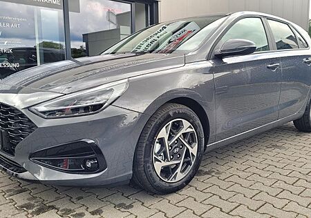 Hyundai i30 HB Family*Navi*LED*Shzg*Lhzg*PDC*Cam*16Zoll*