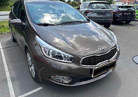 Kia Cee'd Ceed 1.6d 94kW 1.HD Kamera Xenon Navi erst 60tkm