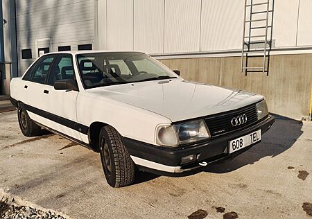 Audi 100 quattro