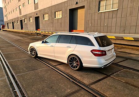 Mercedes-Benz E 63 AMG E 63 T Speedshift 7G-MCT DESIGNO AMG
