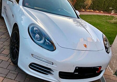 Porsche Panamera 4S S
