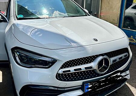 Mercedes-Benz GLA 250 4MATIC DCT -