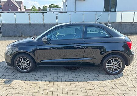 Audi A1 attraction*NAV*TEMP/SHZ/AC/6GANG/