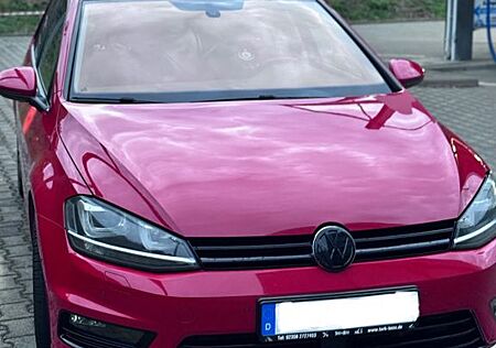 VW Golf Volkswagen R-Line 2.0 TDI DSG BMT