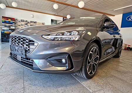 Ford Focus Turnier ST-Line, Navi