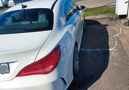 Mercedes-Benz CLA 200 d -