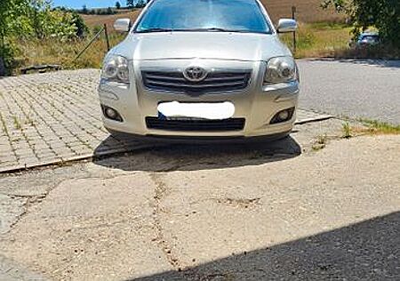 Toyota Avensis Combi 2,2-l-D-CAT Team Team