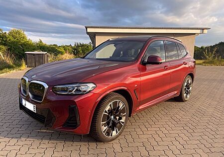 BMW iX3 IMPRESSIVE AHK Alarm 3J Garantie Pano Laser