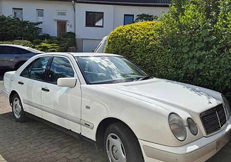 Mercedes-Benz E 220 D ELEGANCE Elegance
