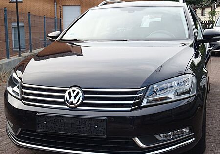 VW Passat Volkswagen Comfortline/Klima/Navi/PDC/Sitzh./TOP!