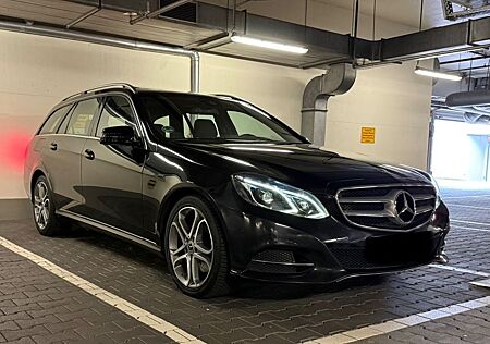 Mercedes-Benz E 220 BlueTEC BE T AVANTG. Auto.COMAND.LED.AHK