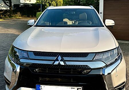 Mitsubishi Outlander 2.4 PLUG-IN HYBRID 4WD Plus / Spirit