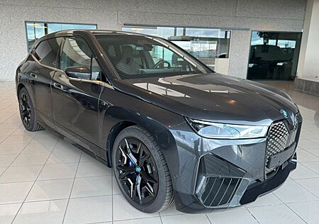 BMW iX Baureihe M60