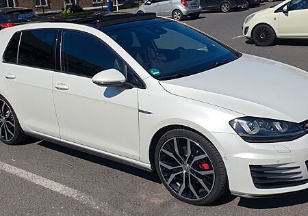 VW Golf Volkswagen 2.0 GTD Panorama Navi Alcantara 19" Oryx