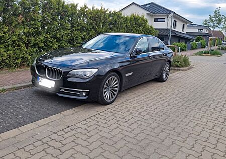 BMW 740d Sthzg Vollleder Navi softclose Bi-Turbo F01