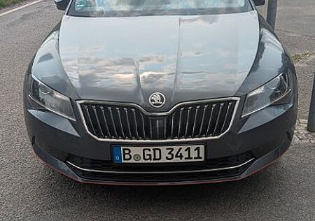 Skoda Superb 2.0 TDI 140kW DSG 4x4 Combi