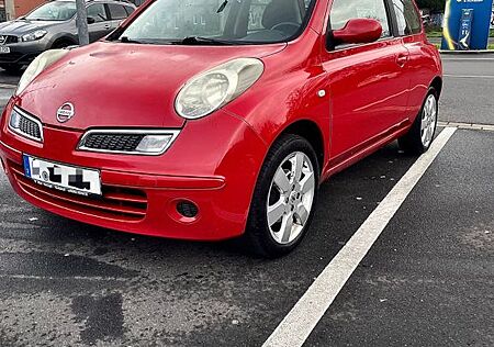 Nissan Micra K12 Kleinwagen Rot Zweitürer