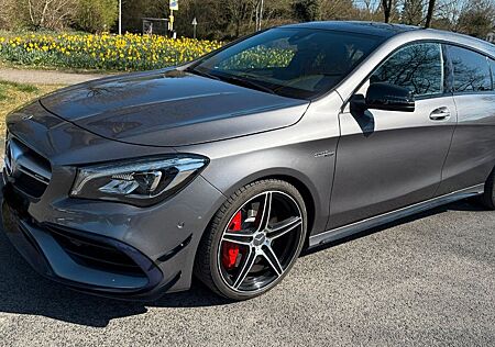 Mercedes-Benz CLA 45 AMG Shooting Brake 1.Hand