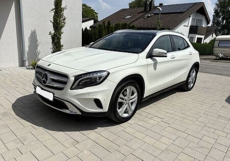 Mercedes-Benz GLA 200 SCORE! SCORE!