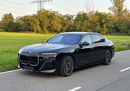 BMW i7 xDrive M70 M-SportPRO Cinema Lounge SKY B&W