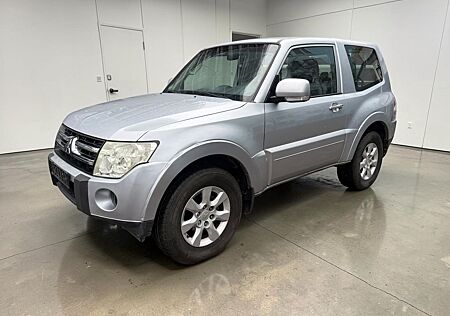 Mitsubishi Pajero 3.2 DI-D Intense AHK-97000-KM-TÜV-NEU