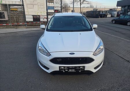 Ford Focus Business/1 Jahr Garantie/ TÜV NEU /NAVI...