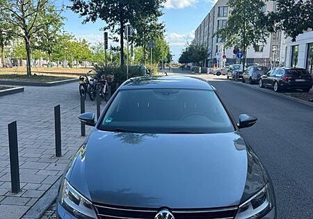 VW Jetta Volkswagen 2.0 TDI 110kW BlueMotion Technology -