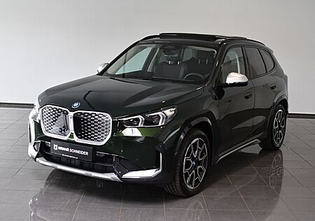 BMW iX1 30 xDrive xLine Pano ACC H&K Travel-Paket