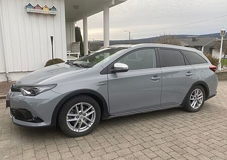 Toyota Auris Touring Sports Hybrid 1...