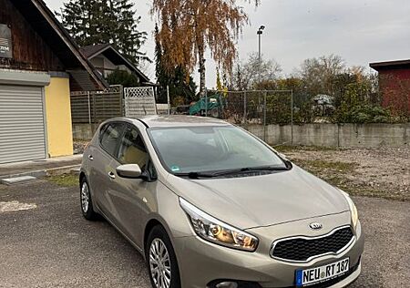 Kia Cee'd / Ceed 1.4 CVVT Spirit Spirit
