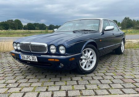 Jaguar XJ Sovereign 4.0 inkl. Ersatzteillager