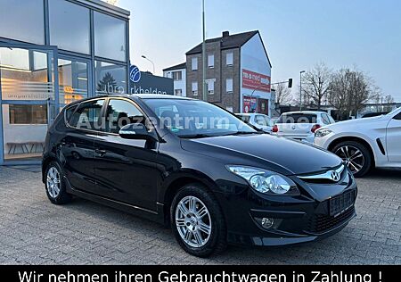 Hyundai i30 1.6 CRDi*LEDER*SHZ*AHK*KLIMA*PDC*EURO5*TEMPO