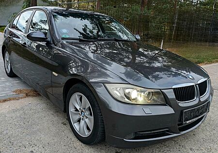 BMW 320i Aut/Lim/ Xenon/PDC/T.Led/