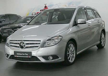 Mercedes-Benz B 180 NAVI/SHZ/PDC/AHK/NUR 47313km!
