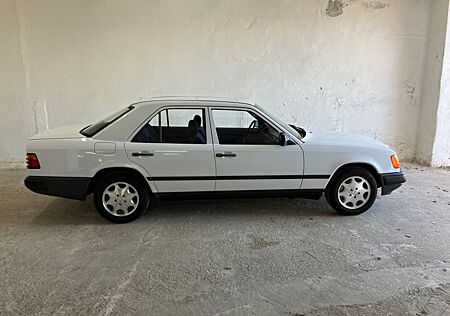 Mercedes-Benz E 200 TOP ZUSTAND