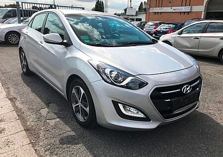 Hyundai i30 blue Trend/2.Hand/37Tkm/R.Kamera/Tüv Neu