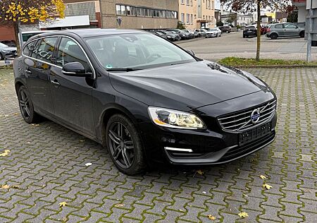 Volvo V60 D3 Momentum Aut. - NAVI + XENON + SHZ + CAM