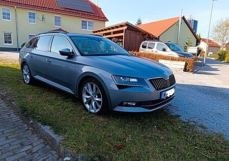 Skoda Superb 2.0 TDI DSG Ambition Combi ACC +++Tüv N