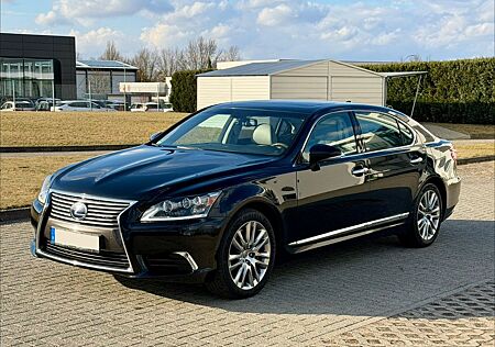 Lexus LS 600 LS 600hl Deutsches Fahrzeug Service