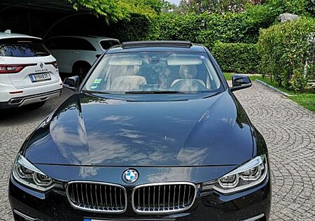 BMW 320i Touring Luxury Line Vollausst.Leder Panoram