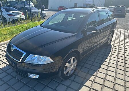 Skoda Octavia Combi Elegance DSG-LEDER-ALU-PDC-AHK