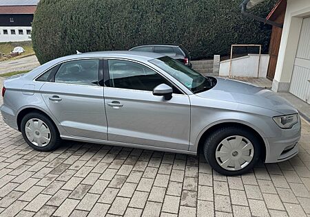 Audi A3 1.6 TDI Ambiente Limousine