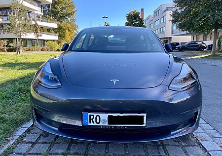 Tesla Model 3 Allradantrieb mit Dualmotor Performa...