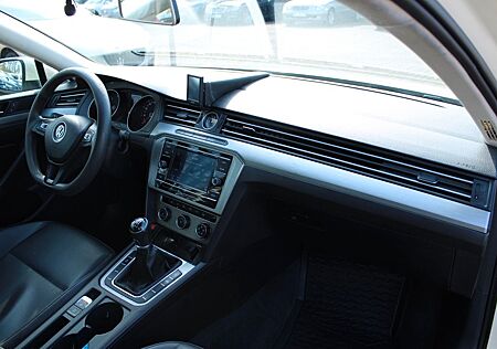 VW Passat Variant Volkswagen Passat 2.0 TDI Trendline BMT Sitzheizung TAXI