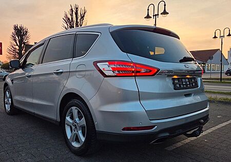 Ford S-Max TitaniumAWD-4X4-AUT+AHK+1HAND+NAV+SPUR+SHZ