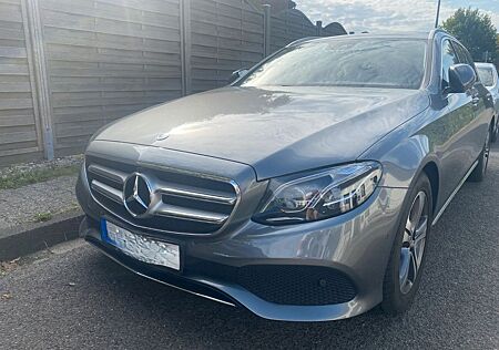 Mercedes-Benz E 220 d T Automatik TÜV & Inspektion NEU