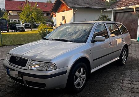 Skoda Octavia Combi Allrad 2.0 Elegance